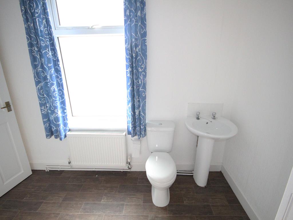 2 bedroom mid terrace house Let Agreed in Barnoldswick - 2016-04-06 09.03.18.jpg